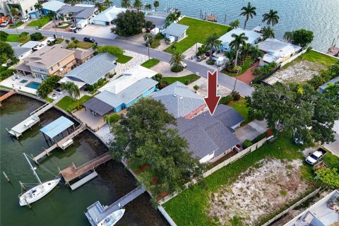 House in Indian Rocks Beach, Florida 5 bedrooms, 256.87 sq.m. № 2393649 - photo 4