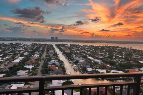 Condo in Riviera Beach, Florida, 3 bedrooms № 2158171 - photo 7