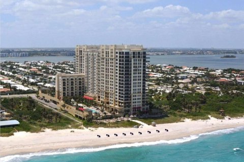 Condo in Riviera Beach, Florida, 3 bedrooms № 2158171 - photo 2
