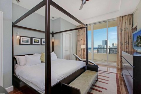 Condo in Riviera Beach, Florida, 3 bedrooms № 2158171 - photo 8