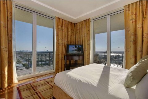 Condo in Riviera Beach, Florida, 3 bedrooms № 2158171 - photo 13