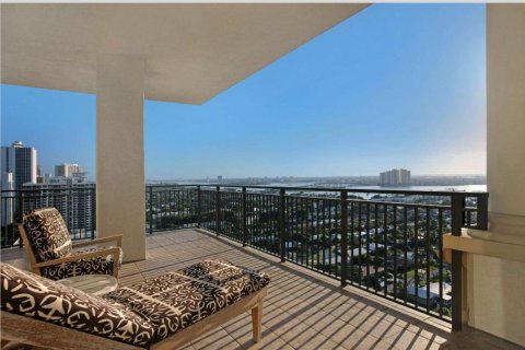 Condo in Riviera Beach, Florida, 3 bedrooms № 2158171 - photo 20