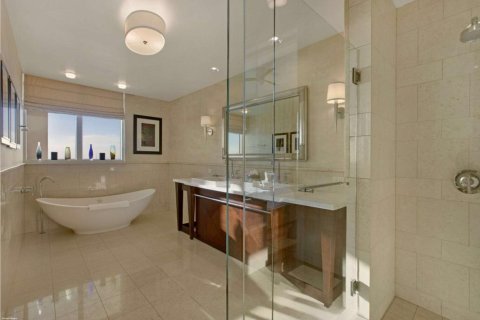 Condo in Riviera Beach, Florida, 3 bedrooms № 2158171 - photo 15