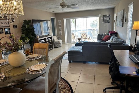 Condo in Seminole, Florida, 2 bedrooms  № 1512641 - photo 11