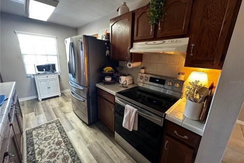 Condo in Seminole, Florida, 2 bedrooms  № 1512641 - photo 12