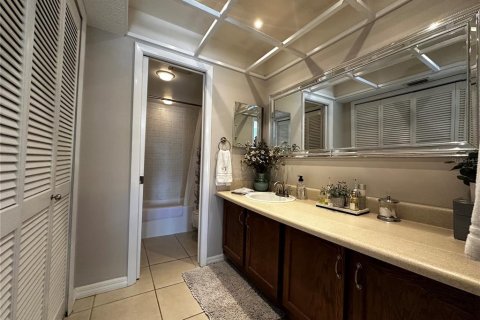 Condo in Seminole, Florida, 2 bedrooms  № 1512641 - photo 19