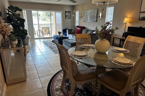 Condo in Seminole, Florida, 2 bedrooms  № 1512641 - photo 10