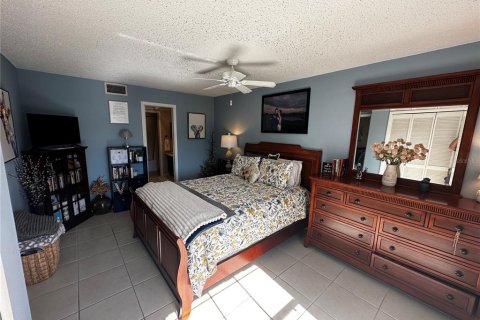 Condo in Seminole, Florida, 2 bedrooms  № 1512641 - photo 17