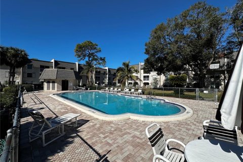 Condo in Seminole, Florida, 2 bedrooms  № 1512641 - photo 25