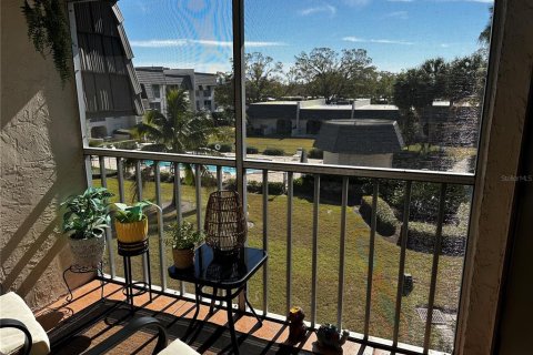 Condo in Seminole, Florida, 2 bedrooms  № 1512641 - photo 2