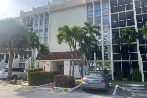 Condominio en venta en Hallandale Beach, Florida, 2 dormitorios, 94.76 m2 № 2020586 - foto 2