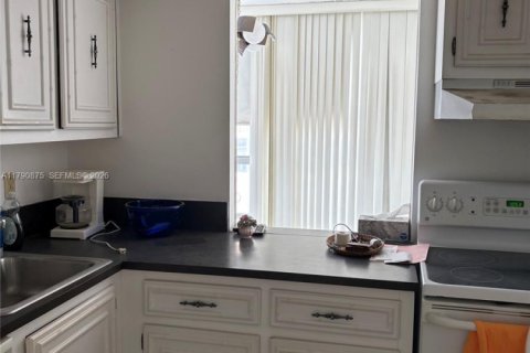 Купить кондоминиум в Халландейл-Бич, Флорида 2 спальни, 94.76м2, № 2020586 - фото 6