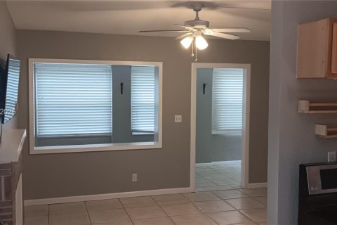 Villa ou maison à louer à Fort Lauderdale, Floride: 2 chambres, 83.24 m2 № 2091236 - photo 8
