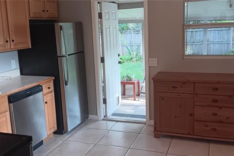Villa ou maison à louer à Fort Lauderdale, Floride: 2 chambres, 83.24 m2 № 2091236 - photo 7
