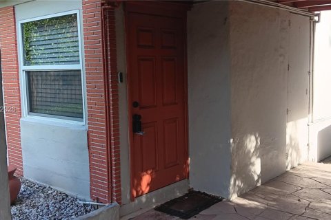 Villa ou maison à louer à Fort Lauderdale, Floride: 2 chambres, 83.24 m2 № 2091236 - photo 2