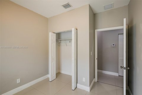 Villa ou maison à louer à Fort Lauderdale, Floride: 3 chambres, 151.43 m2 № 2047200 - photo 12