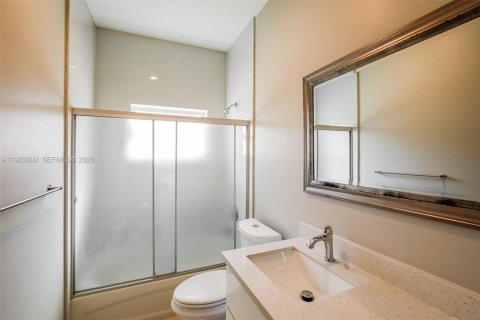Villa ou maison à louer à Fort Lauderdale, Floride: 3 chambres, 151.43 m2 № 2047200 - photo 17