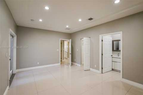 Villa ou maison à louer à Fort Lauderdale, Floride: 3 chambres, 151.43 m2 № 2047200 - photo 11
