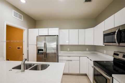 Villa ou maison à louer à Fort Lauderdale, Floride: 3 chambres, 151.43 m2 № 2047200 - photo 8