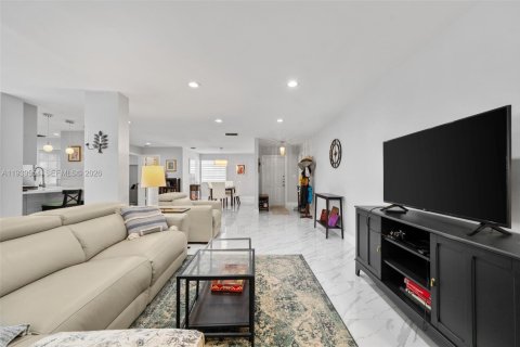 Condo in Aventura, Florida, 2 bedrooms  № 1996981 - photo 4