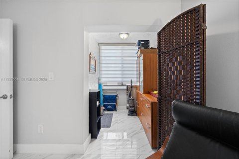 Condo in Aventura, Florida, 2 bedrooms  № 1996981 - photo 21