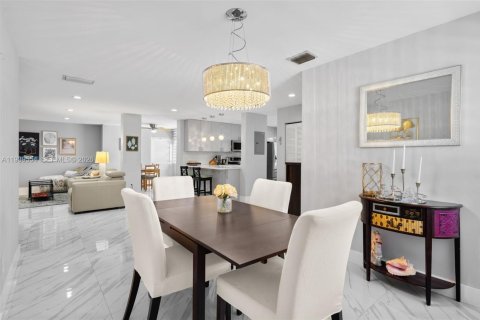 Condo in Aventura, Florida, 2 bedrooms  № 1996981 - photo 11