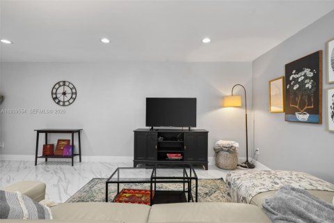 Condo in Aventura, Florida, 2 bedrooms  № 1996981 - photo 7