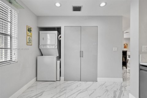 Condo in Aventura, Florida, 2 bedrooms  № 1996981 - photo 14