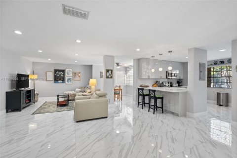Condo in Aventura, Florida, 2 bedrooms  № 1996981 - photo 6
