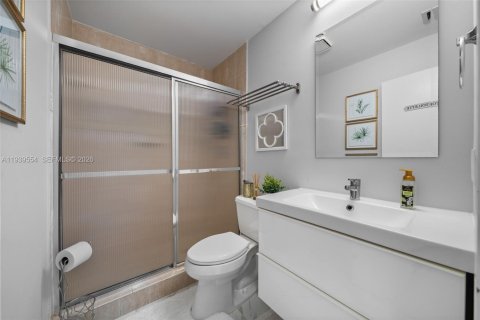 Condo in Aventura, Florida, 2 bedrooms  № 1996981 - photo 15