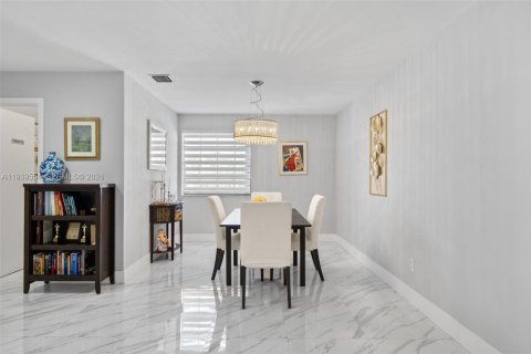 Condo in Aventura, Florida, 2 bedrooms  № 1996981 - photo 10