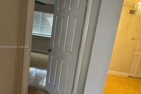 Condominio en alquiler en Pompano Beach, Florida, 2 dormitorios, 77.11 m2 № 1969089 - foto 14