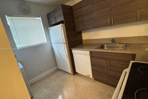 Condominio en alquiler en Pompano Beach, Florida, 2 dormitorios, 77.11 m2 № 1969089 - foto 2