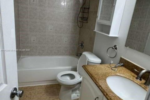 Condominio en alquiler en Pompano Beach, Florida, 2 dormitorios, 77.11 m2 № 1969089 - foto 12