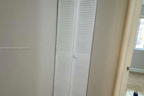 Condominio en alquiler en Pompano Beach, Florida, 2 dormitorios, 77.11 m2 № 1969089 - foto 6