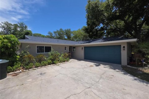 House in Dunedin, Florida 4 bedrooms, 187.29 sq.m. № 2299296
