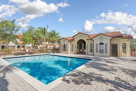 Townhouse in Miami, Florida 3 bedrooms, 168.34 sq.m. № 2001648