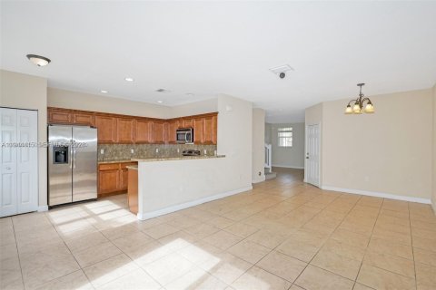 Townhouse in Miami, Florida 3 bedrooms, 168.34 sq.m. № 2001648 - photo 7