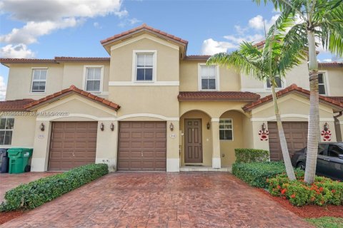 Townhouse in Miami, Florida 3 bedrooms, 168.34 sq.m. № 2001648 - photo 3