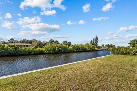 Casa en venta en Port Charlotte, Florida, 4 dormitorios, 170.29 m2 № 2109919 - foto 26