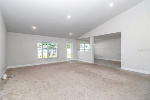 House in Ocala, Florida 4 bedrooms, 278.71 sq.m. № 2150479 - photo 7