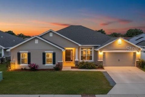 House in Ocala, Florida 4 bedrooms, 278.71 sq.m. № 2150479