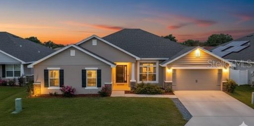 House in Ocala, Florida 4 bedrooms, 278.71 sq.m. № 2150479