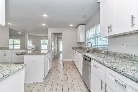House in Ocala, Florida 4 bedrooms, 278.71 sq.m. № 2150479 - photo 12