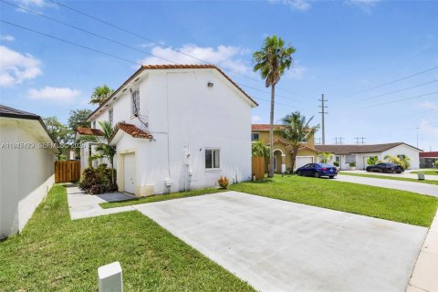 Villa ou maison à vendre à Miami, Floride: 5 chambres, 186.55 m2 № 2004225 - photo 28