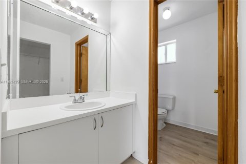 Villa ou maison à vendre à Miami, Floride: 5 chambres, 186.55 m2 № 2004225 - photo 22