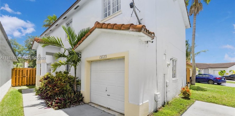 Villa ou maison à Miami, Floride 5 chambres, 186.55 m2 № 2004225