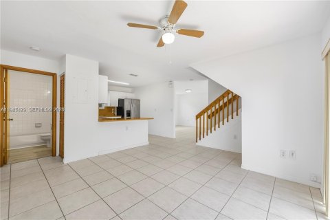 Villa ou maison à vendre à Miami, Floride: 5 chambres, 186.55 m2 № 2004225 - photo 10