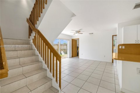 Villa ou maison à vendre à Miami, Floride: 5 chambres, 186.55 m2 № 2004225 - photo 6