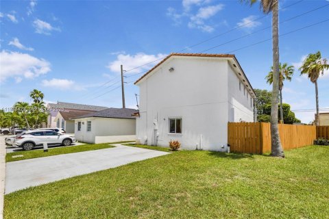 Villa ou maison à vendre à Miami, Floride: 5 chambres, 186.55 m2 № 2004225 - photo 29